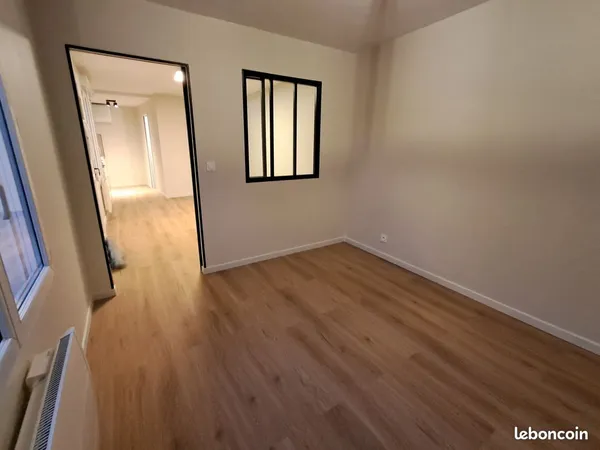 T2 31m² refait à neuf, rez de chaussée dans une cour 