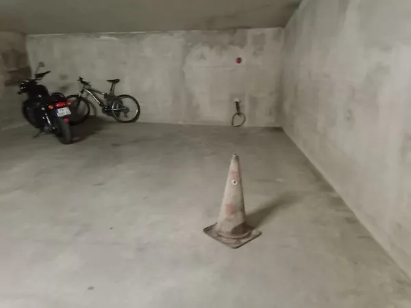 Place parking sécurisée 