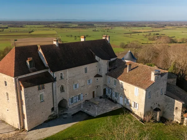 Château médiévale d'exception Entre Genève et Lyon 