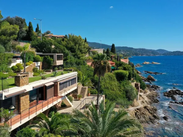 Exclusivité - Villa d'architecte - Pied dans l'eau - 4 Chambres 