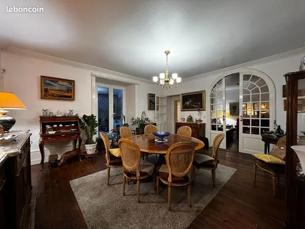 Maison 7 pièces 233 m² 