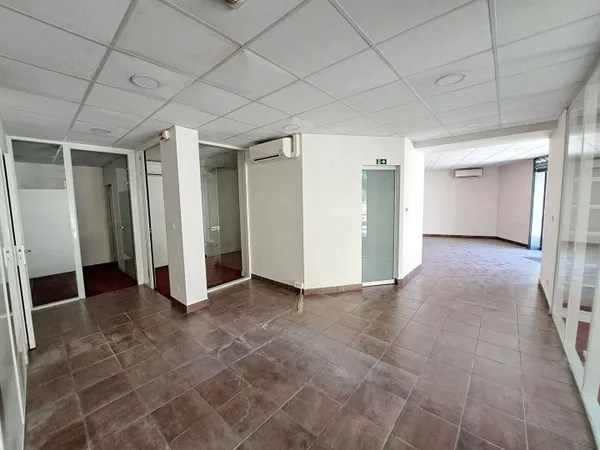 Local commercial 113 m² 