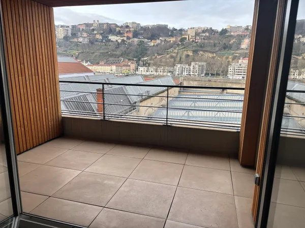 Vends appartement de 46m² avec loggia de 5m² vue sur saone 