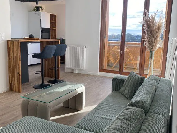 Beau T3, Location meublé , avec parking 