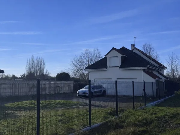 EXCLUSIVITE. RANG DU FLIERS. Jolie maison individuelle de 20 