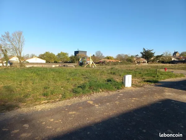 Terrain 298 m² Surgeres 