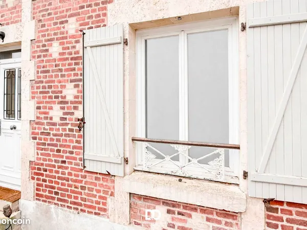 L'INTIMISTE - Élégante maison de ville avec patio et garage 