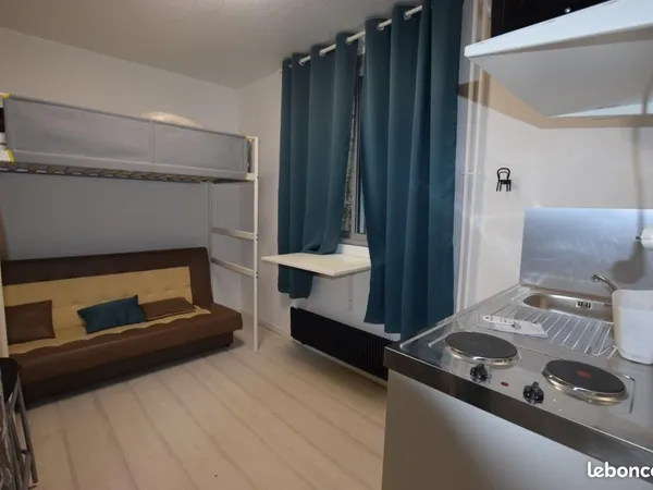 Studio 1 pièce 12 m² 