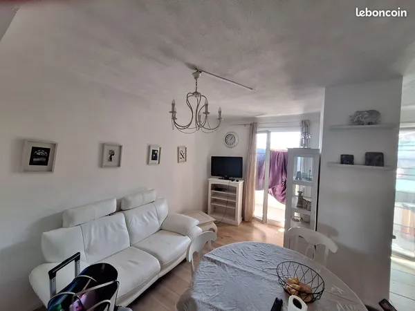 DISPO 01/Janvier - Chambre 9m2 Colocation ( femmes ) appartement 57m2. Proche Gare et Fac saint 