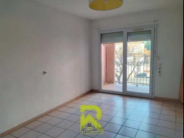 Studio avec balcon terrasse en Cv résidence séniors 