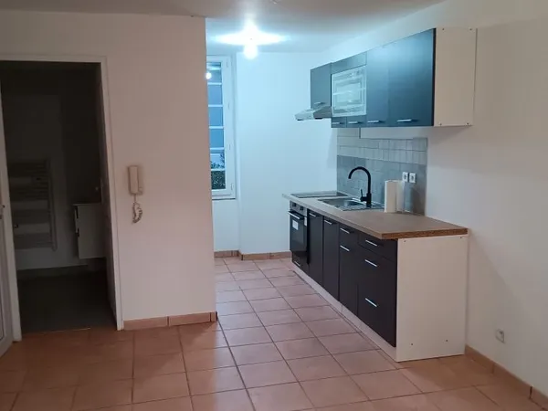 Studio lumineux hyper centre de noailles 60430 refait à neuf avec terrasse 10m² et 1 place de 
