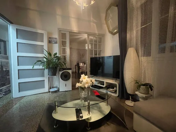 Appartement 1 pièce 87 m² 