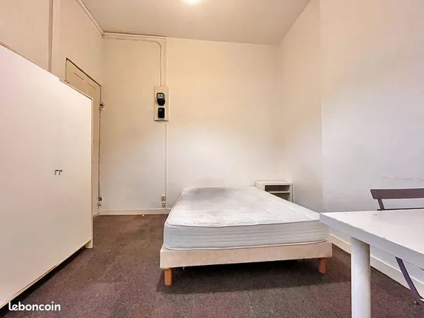 Studio 1 pièce 14 m² 