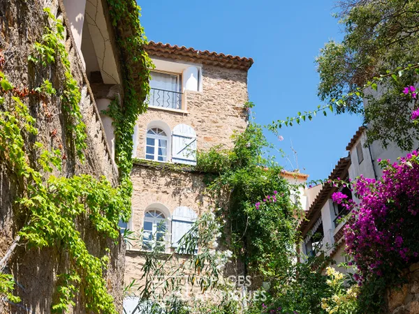 Maison de caractère au coeur du village 
