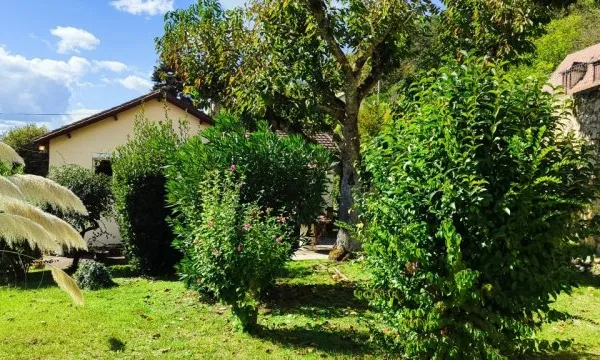 A SAISIR SUR LALINDE JOLIE MAISON DE 110 mÂ² HAB 3 CHAMBRES, 2 SA