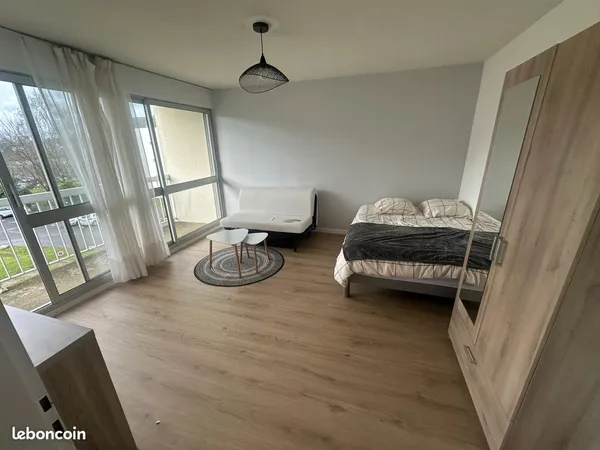 Apparemment rénovée T1bis Quimper 