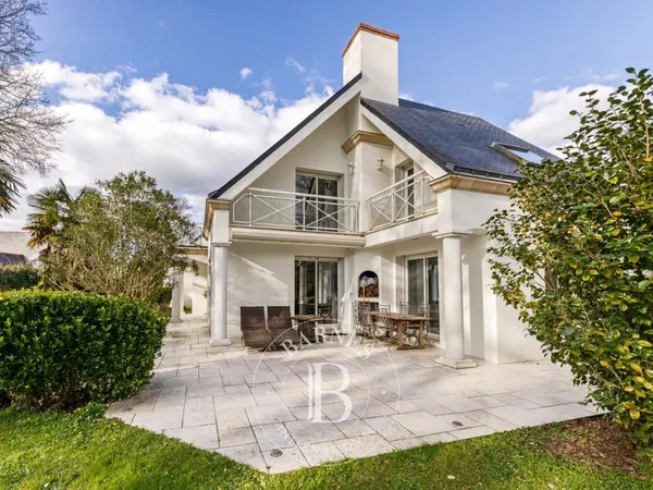 LA CHAPELLE-SUR-ERDRE - Maison contemporaine de 5 chambres avec jardin 
