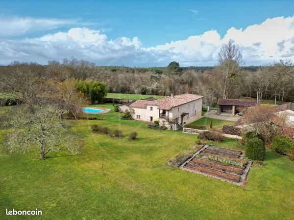 Propriété 8 pièces 276 m² 