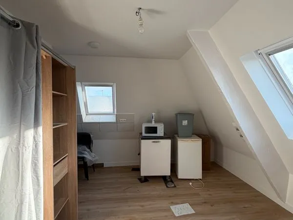À Louer - Appartement meublé et rénové, lumineux et situé centre de Saint-Méen-le-Grand 