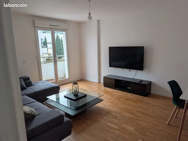 Grand T2 de 47m² meublé avec terrasse et parking - Quartier Calme 
