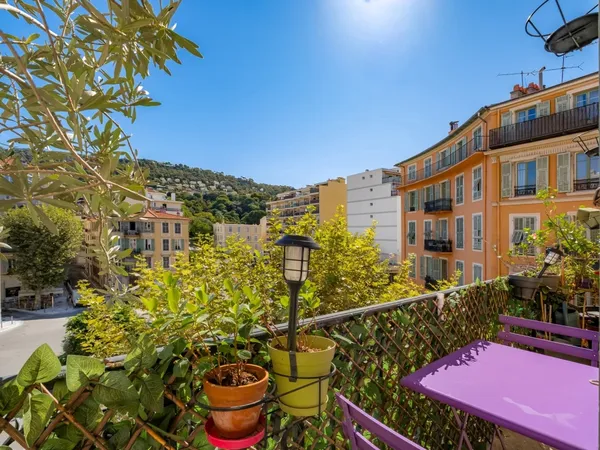 Nice - Le Port - Lumineux 3 pièces avec balcons et garage en sus 