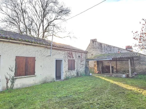 Maison de charme à rénover ? Beau potentiel et cadre paisible ! 