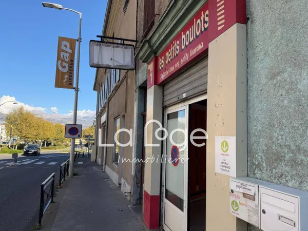 Local commercial 2 pièces 200 m² 