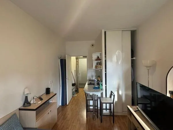 Studio 1 pièce 18 m² 