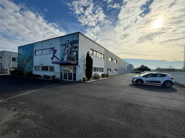 Local d'activité 1500 m² 