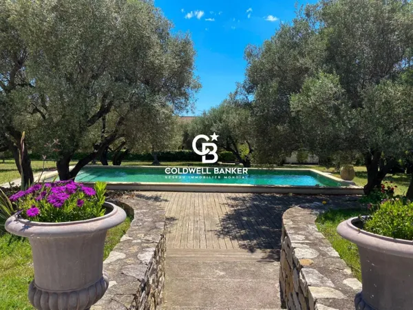 Maison style bastide avec piscine proche village - 83110 Sanary- 