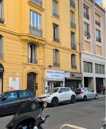 Centre Nice beau Studio mansardé 