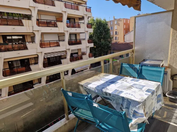 Studio 1 pièce 32 m² 