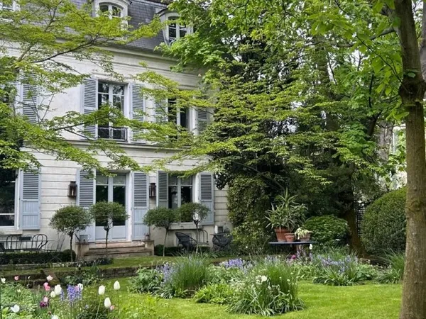 Vends hôtel particulier 400m² au coeur de la Butte Montmartre 