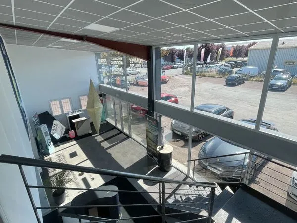 Local 1412 m² CORMELLES LE ROYAL 