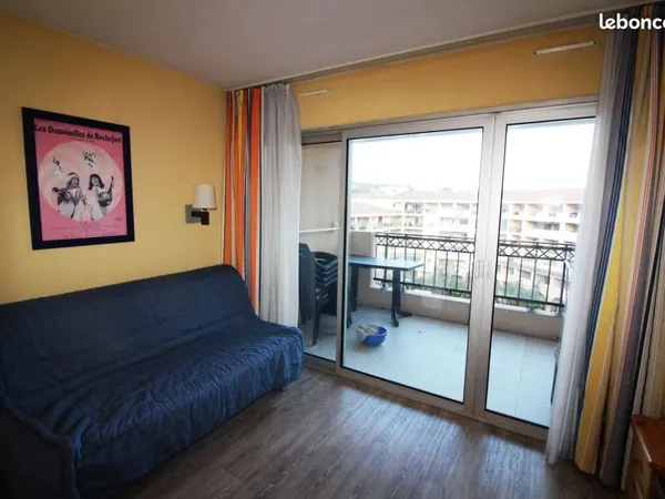 Studio 1 pièce 27 m² 
