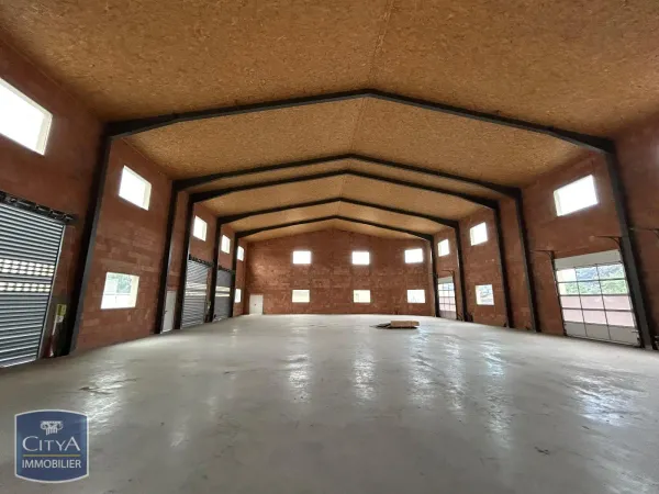 Local professionnel 640 m² 