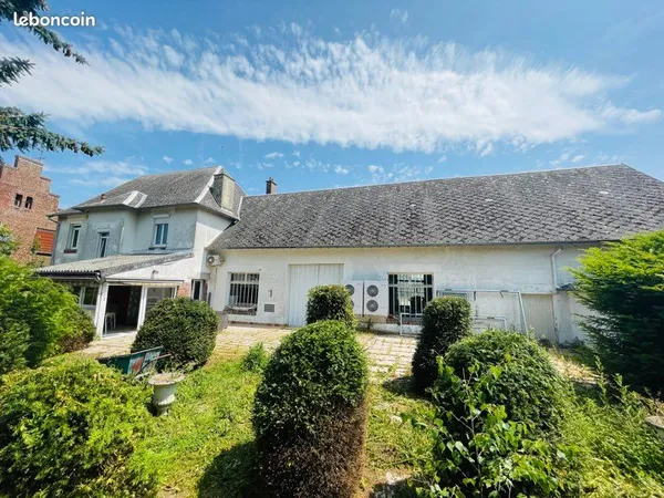• Grande maison 200 m² avec 600 m² d'annexes et 3000 m² de terrain 
