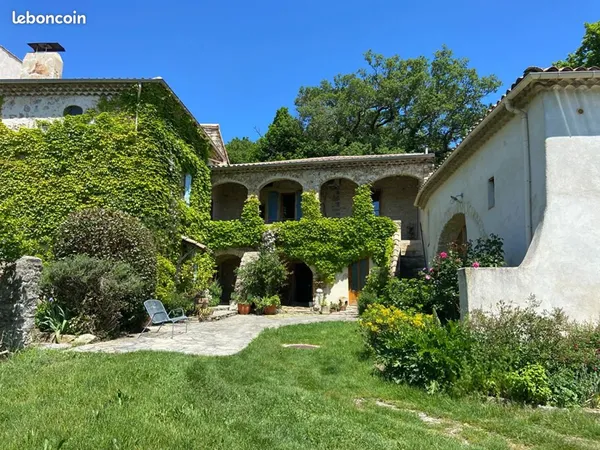 Maison 11 pièces 330 m² 