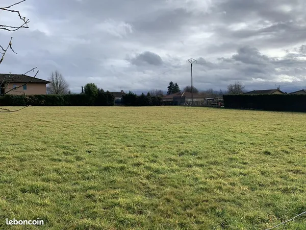 Terrain 3100 m² Dompierre-sur-Veyle 