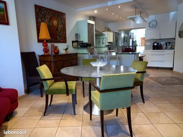 Loft 1 pièce 60 m² 