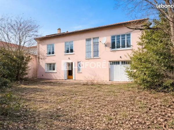 Maison 6 pièces 240 m² 