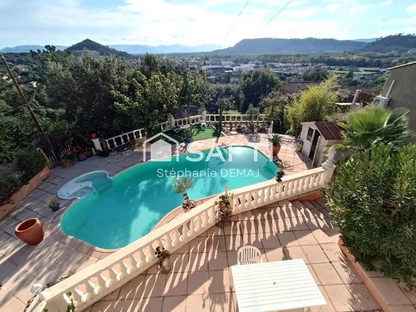 Maison avec 2 logements - Garage- Piscine- vue 