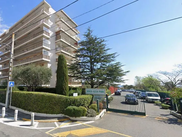 Parking - Garage Location Antibes   80€