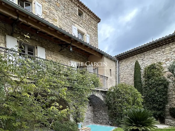 A vendre- Maison de village avec bassin- entre Uzès et Alès 