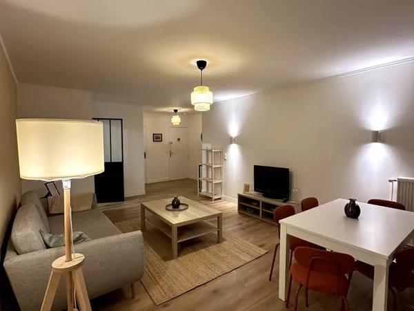 Loue chambre dans appartement rénové 