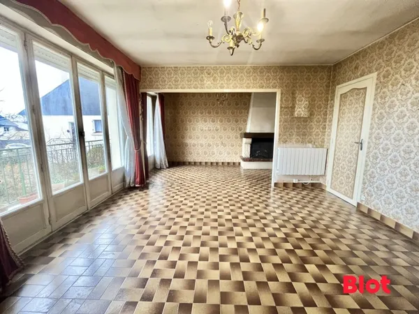 NOUVELLE MAISON A VENDRE PAR BLOT CHANTEPIE - PLEIN CENTRE 