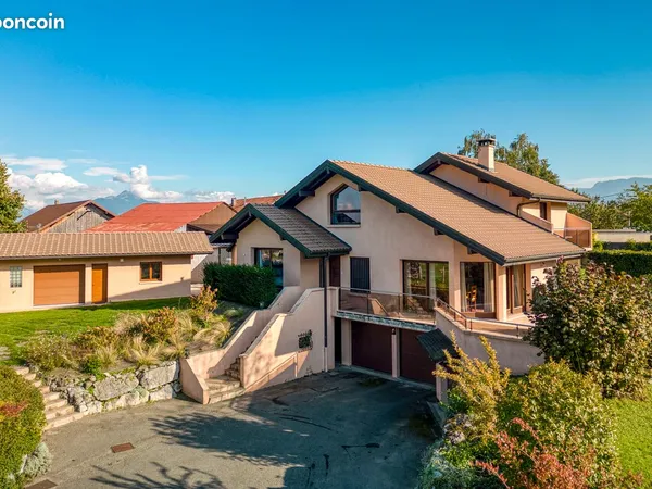 Vivre et investir - Belle contemporaine baignée de lumière avec vue imprenable sur le Salève 