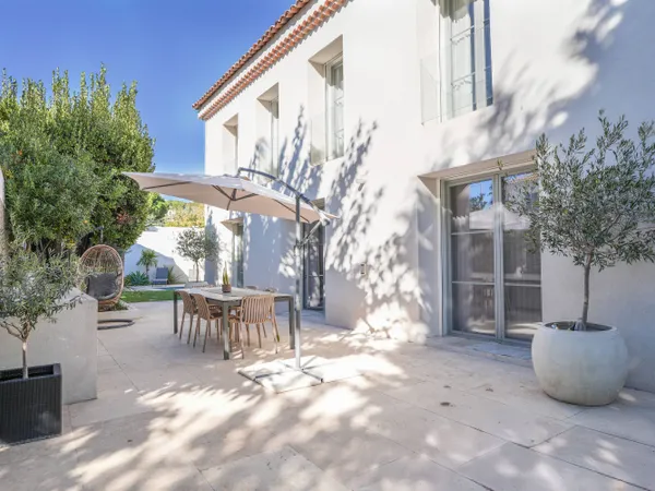 Vends maison contemporaine avec piscine 
