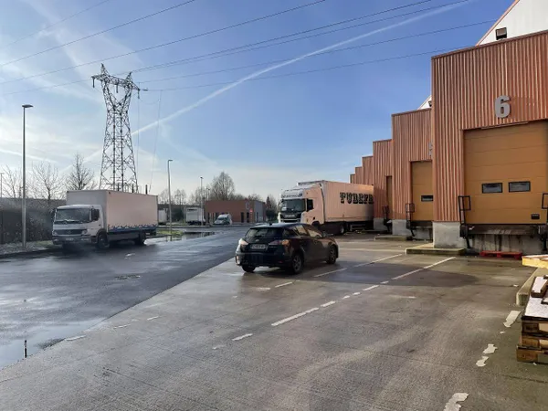Local d'activité 1312 m² 