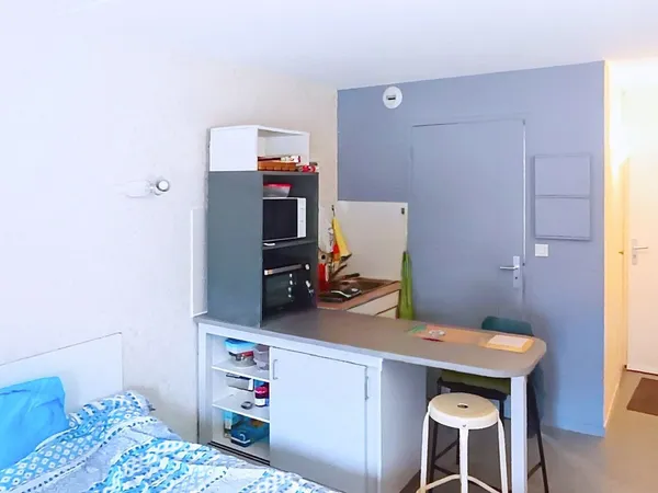 HYPER CENTRE - STUDIO LOCTAIRE EN PLACE RESIDENTE RECENTE 